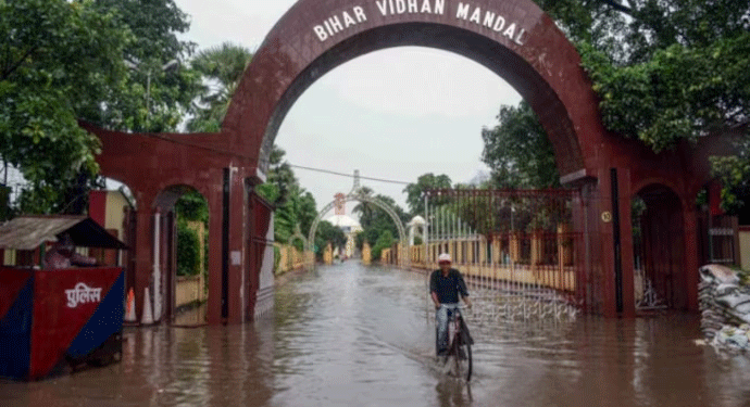 بہار میں سیلاب سے 45 لاکھ افراد متاثر، امدادی کاموں سے لوگ ناخوش