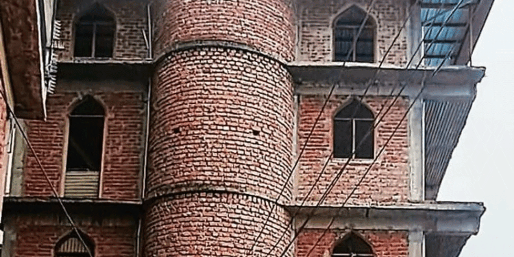 سنجولی مسجد کی منزلیں گرانے کے حکم کو چیلنج کر نے کافیصلہ