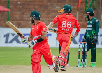 زمبابوے کے  خلاف پہلے ون ڈے میں پاکستان کو  80 رن سے شکست