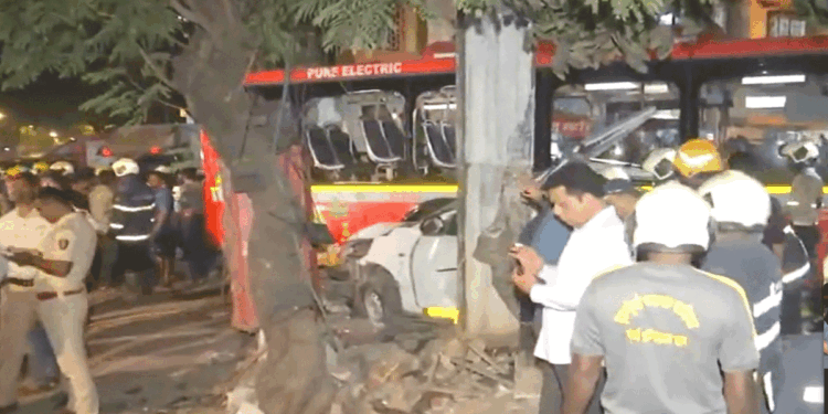 ممبئی میں المناک بس حادثہ-7 افراد کی موت , 42  زخمی