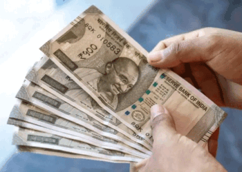 ڈالر کے مقابلےروپیہ اب تک کی سب سے نچلی سطح 85.73 پر پہنچا