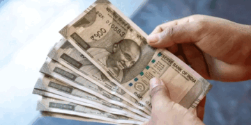 ڈالر کے مقابلےروپیہ اب تک کی سب سے نچلی سطح 85.73 پر پہنچا