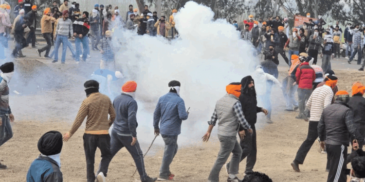 شمبھو بارڈر پر پولیس اور کسانوں کے درمیان تصادم