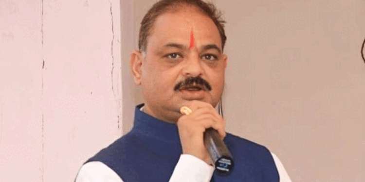 مدھیہ پردیش  میں  بی جے پی رہنما ہرونش سنگھ راٹھورکے گھر پر چھاپہ