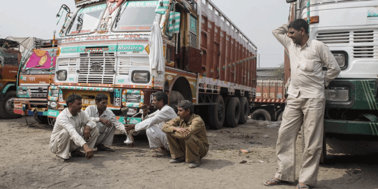 ہندوستان میں تقریباً 55.1 فیصد ٹرک ڈرائیور کمزور نظر کے شکار