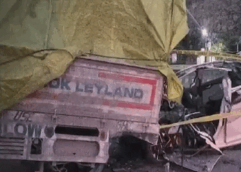 بھیانک سڑک حادثہ میں 4 نوجوانوں کی موقع پر ہی دردناک موت