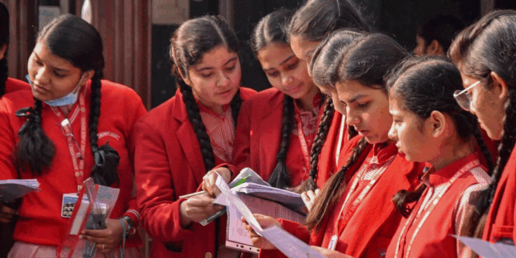 جھارکھنڈ میں طالبات کو سفری بھتہ دینے کا فیصلہ