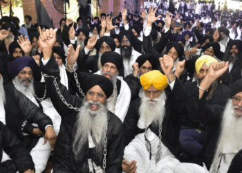 سکھ نوجوانوں کو بغیر پگڑی ڈِپورٹ کیے جانے سے ایس جی پی سی برہم