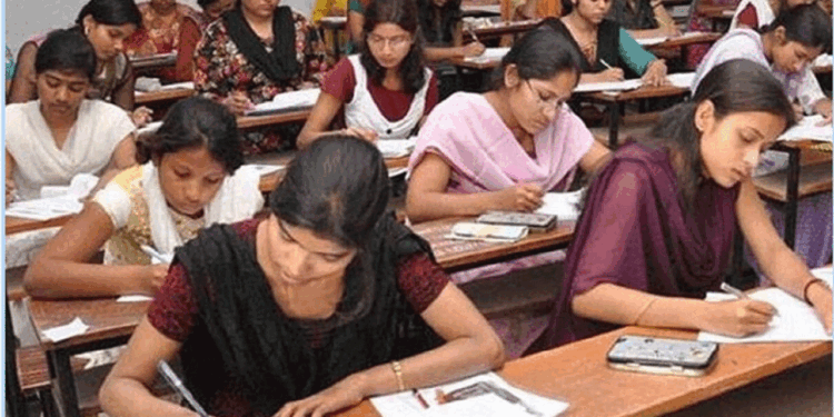 بہار بورڈ  کے12ویں کے امتحانات  میں لڑکیوں کا جلوہ