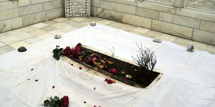 اورنگ زیب کی قبر اے ایس آئی کے تحت ایک محفوظ  یادگار-فڑنویس