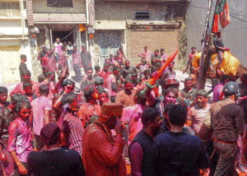 اتر پردیش کے انتہائی حساس تصور کیے جانے والے سنبھل میں ہولی کا دن پرامن گزرا