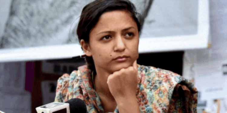 جے این یو کی سابق طلبہ لیڈر شہلا رشید کو بڑی راحت ملی