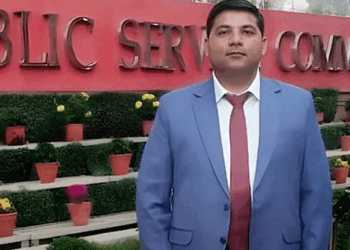 پنکچر بنانے والے کے بیٹےنے یو پی ایس سی میں حاصل کی کامیابی