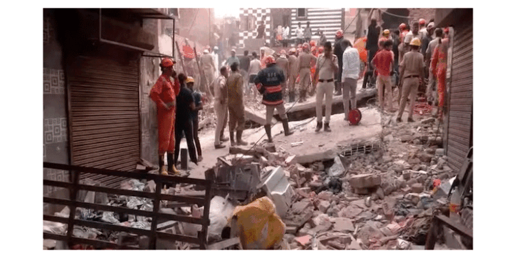 دہلی کے مصطفی آباد میں عمارت گرنے سے مرنے والوں کی تعداد 11 ہو  گئی