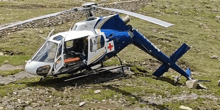کیدارناتھ میں لینڈنگ کے دوران ہیلی کاپٹر حادثہ کا شکار – پائلٹ اور ڈاکٹرز بال بال بچے