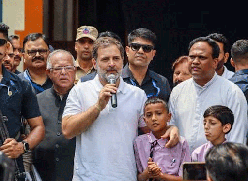 راہل گاندھی کی پونچھ میں پاکستانی گولی باری کے شکار کنبوں سے  ملاقات