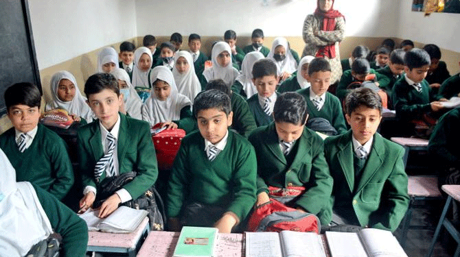 کشمیر کے اسکولوں میں دہشت گرد ا نہ حملوں سے بچاؤ کی تربیت