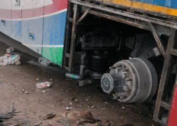 آگرہ-کانپور قومی شاہراہ پر  چلتی بس میں اچانک آگ