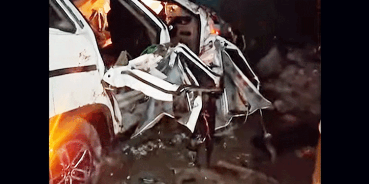 سنبھل میں باراتیوں سے بھری گاڑی دیوار سے ٹکرائی، دولہا سمیت 8 افراد کی موت