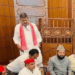 اکھلیش یادو کے مسجد میں بیٹھنے پر سیاسی ہنگامہ