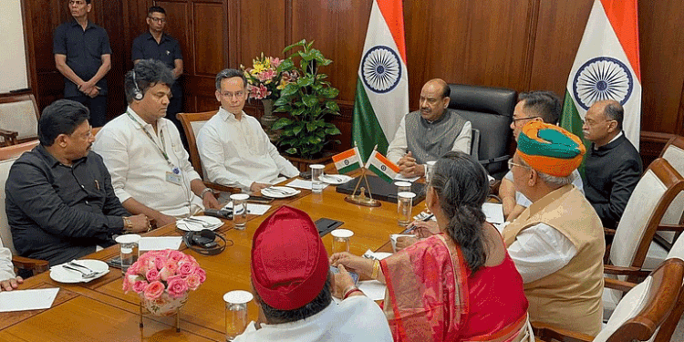 کل جماعتی میٹنگ میں پیر سے پارلیمنٹ کی کارروائی کو بلارخنہ چلانے پر اتفاق