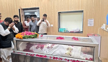 ستیہ پال ملک کی آخری رسوم  دہلی کے لودھی روڈ  واقع شمشان گھاٹ میں ادا