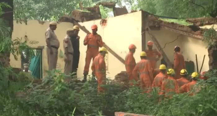 دہلی واقع پتّے شاہ درگاہ میں کمرے کی چھت گرنے سے 5 افراد ہلاک