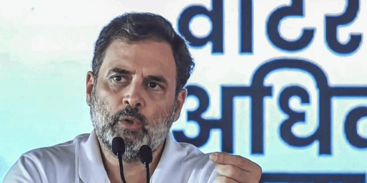 پورے ہندوستان میں آر ایس ایس اور بی جے پی آئین کو مٹانے کے درپے