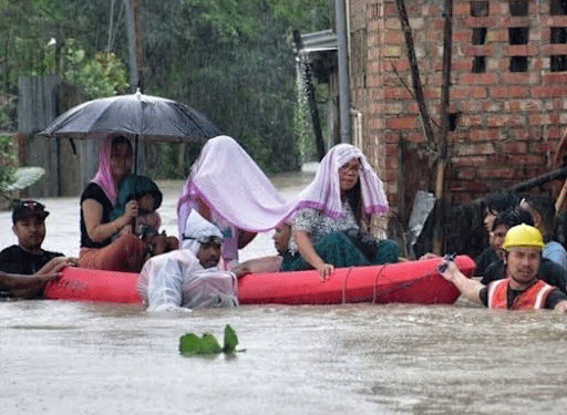 منی پور میں موسلا دھار بارش کے بعد اچانک سیلاب