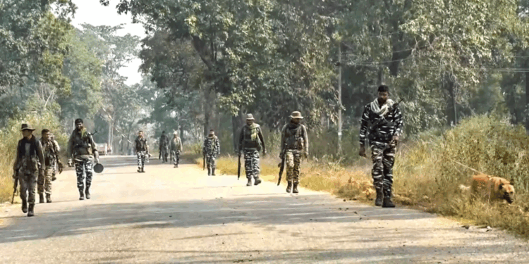 چھتیس گڑھ میں 71 نکسلیوں کی خود سپردگی