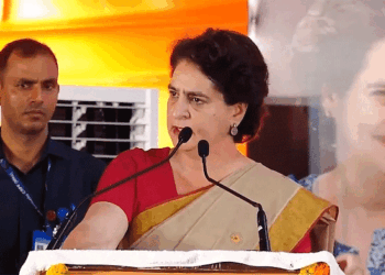 10 ہزار روپے دے کر خواتین کا ووٹ خریدنے کی کوشش