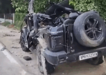 گروگرام میں ڈیوائڈر سے ٹکرائی تھار، 5 لوگوں کی موت