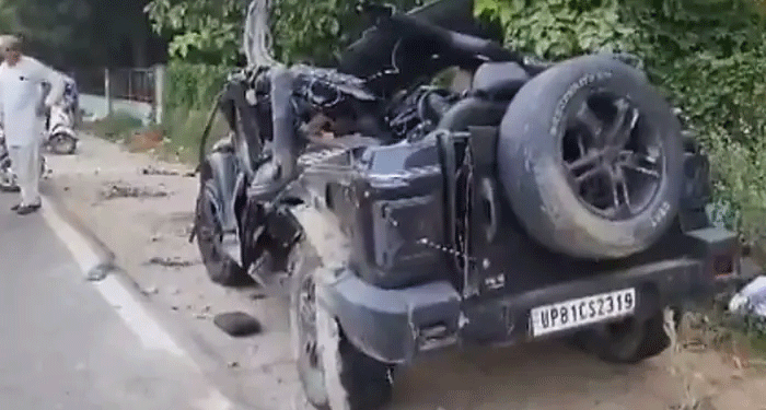 گروگرام میں ڈیوائڈر سے ٹکرائی تھار، 5 لوگوں کی موت