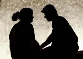 شوہر پر ابلتا ہوا تیل ڈال کر چھڑکا مرچ پاؤڈر