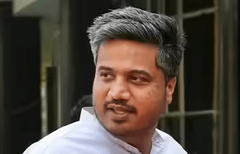 ٹرمپ کا فرضی آدھار کارڈبنوانے پر روہت پوار کے خلاف مقدمہ درج