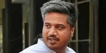 ٹرمپ کا فرضی آدھار کارڈبنوانے پر روہت پوار کے خلاف مقدمہ درج