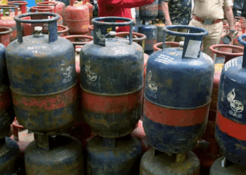 کمرشل ایل پی جی سلنڈر کی قیمت میں 6.50 روپے تک کی کمی