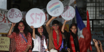 جے این یومیں ایک بار پھر لال جھنڈا لہرایا