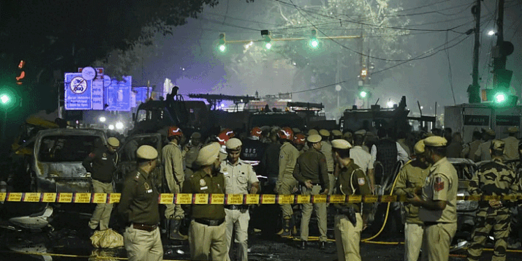 دہلی میں لال قلعہ کے قریب  زوردار دھماکہ، 13 ہلاک، درجنوں زخمی