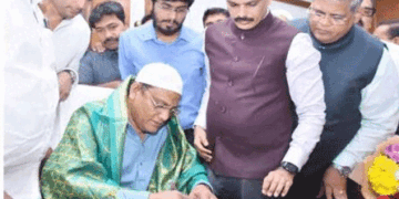 وزیر اقلیتی بہبود و پبلک انٹرپرائزز کے طور پر اظہرالدین نے ذمہ داری سنبھال لی