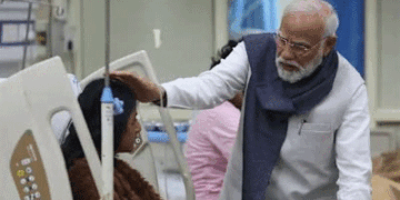 مودی بھوٹان سے واپس آتے ہی ایل این جے پی اسپتال پہنچے