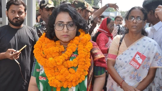 دیگھا کی بیٹی ہمیشہ آپ کے ساتھ کھڑی رہے گی-دیویا گوتم