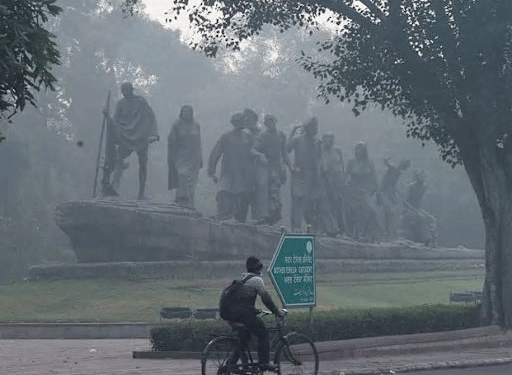 دہلی میں  ہوا کا معیار انتہائی خطرناک، بچوں اور بزرگوں کے لیے الرٹ جاری