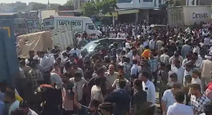 بے قابو ڈمپر نے تقریباً 40 گاڑیوں کو ماری ٹکر