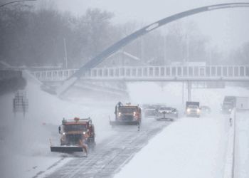 موسم نے اچانک  لی کروٹ – درجہ حرارت میں واضح گراوٹ