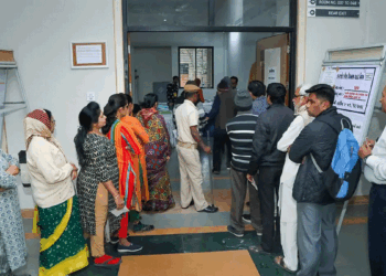 اسمبلی انتخابات کے پہلے مرحلے میں 18 اضلاع کی 121 نشستوں پر ووٹنگ جاری