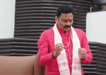 بی جے پی  ممبراسمبلی سنجے پاٹھک پرانتظامیہ کا شکنجہ