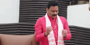 بی جے پی  ممبراسمبلی سنجے پاٹھک پرانتظامیہ کا شکنجہ