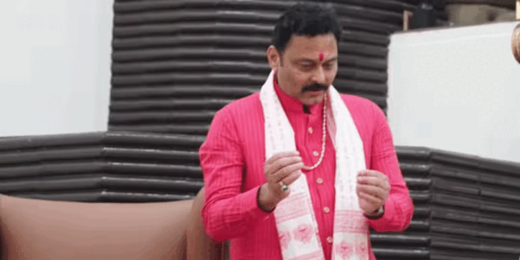 بی جے پی  ممبراسمبلی سنجے پاٹھک پرانتظامیہ کا شکنجہ