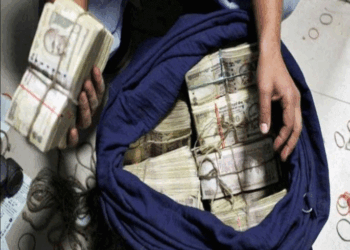 دہلی میں پرانے 100 اور 500 کے نوٹوں کا ذخیرہ ضبط